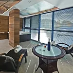 Leisure & - Destigo 5*