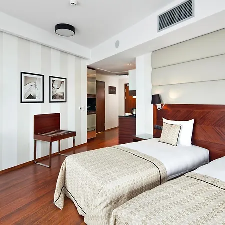 Leisure & - Destigo 5*